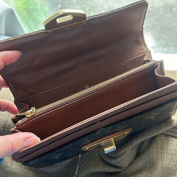 Vintage Louis Vuitton Monogram Etoile Sarah Wallet - Picture 7 of 11